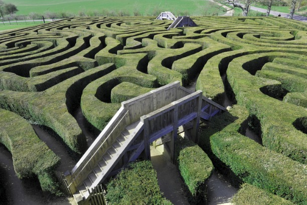 maze-with-bridges-picture-id182771396 (1)