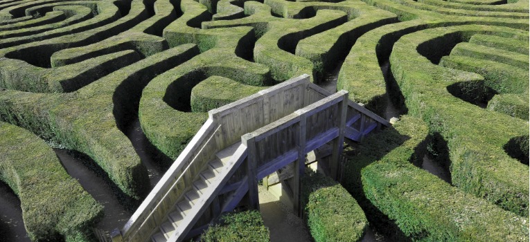 maze-with-bridges-picture-id182771396