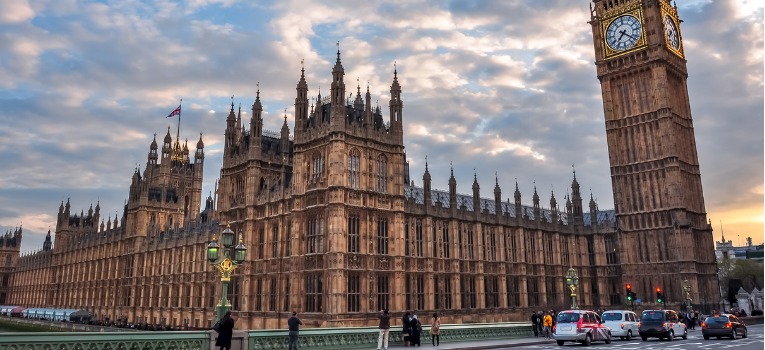 P1222-header-houses-of-parliament-and-big-ben-at-sunset-london-uk-picture-id1094163134 (1)